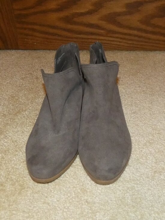 Express Booties Size 9 - Picture 2 of 5